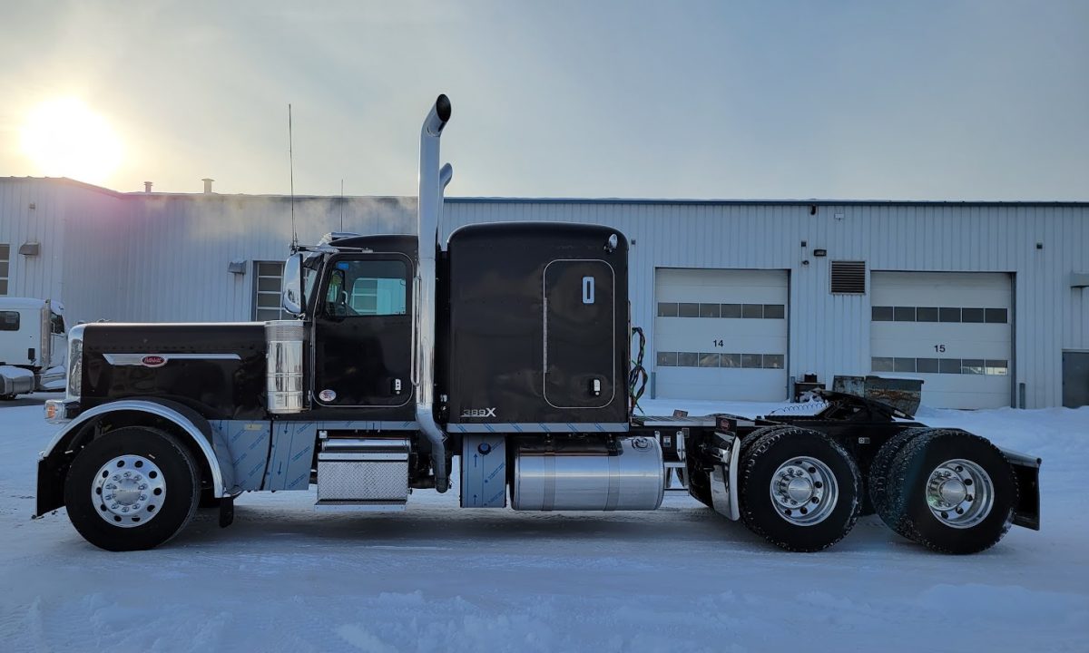 RD678947 2024 Peterbilt 389X X15 72" Flattop